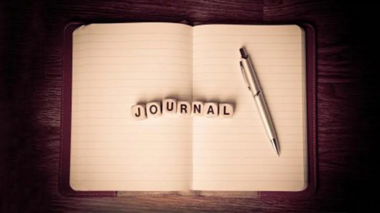 Journal et stylo